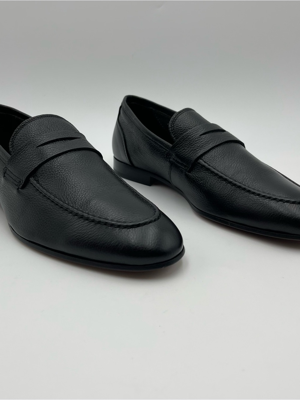 TO BOOT NEW YORK “DEVILLE” -SZ 8-Black pebbled Leather- Penny Loafers MSRP $450